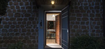 Ingresso di uno degli alloggi